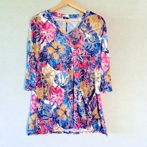 Shana Apparel Women’s Floral Crinkle V-Neck Tunic, size XS